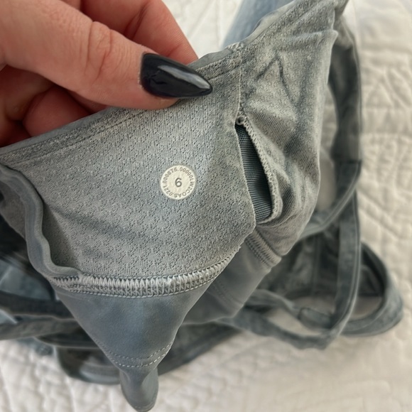LULULEMON LONGLINE ENERGY BRA! Size 6! Worn a few times - Picture 3 of 3